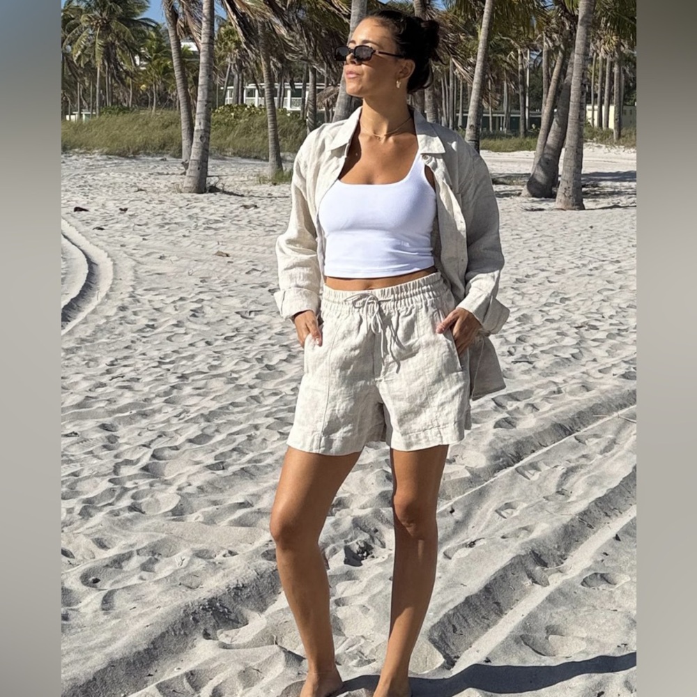 EUC Athleta Retreat Linen Short Size Medium Undyed